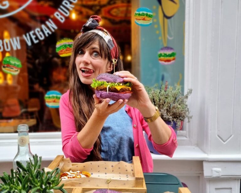 Flower burger: vegan hamburger Amsterdam.
