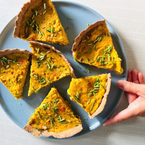 Vegan recept: pompoen-kerrie quiche.