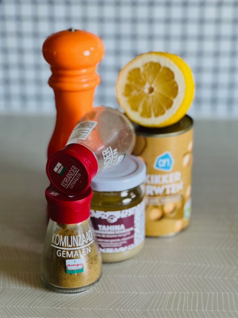 Zelf hummus maken met harissa-tomatensaus in 10 minuten - www ...
