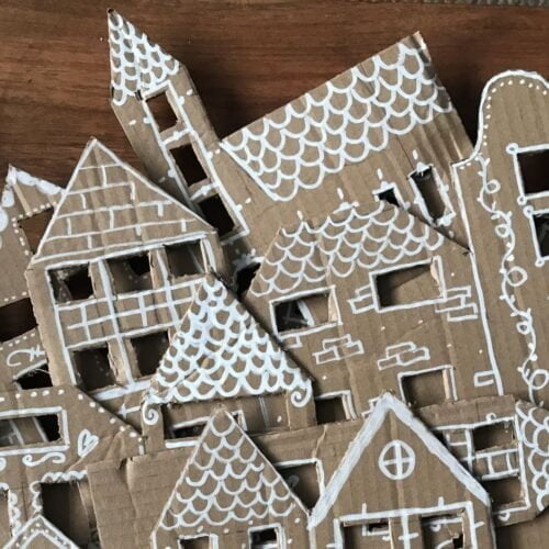 DIY-Weihnachtsdekoration mit diesen holländischen Häusern aus alter Pappe.