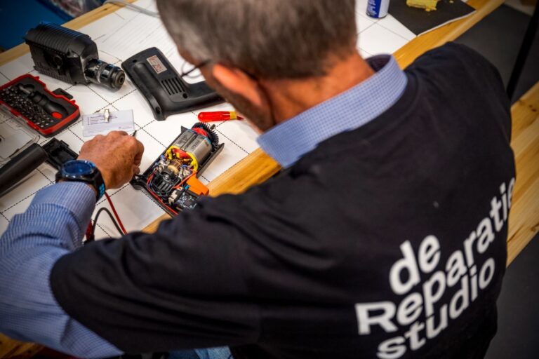 Karwei Reparatiestudio.