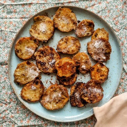 Wentelteefjes van overgebleven oliebollen.