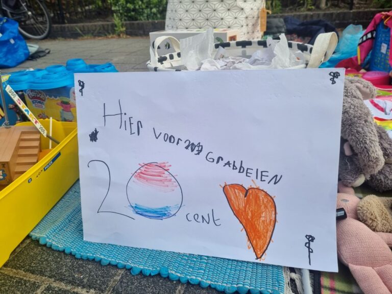 Geld verdienen op Koningsdag met een grabbelton.
