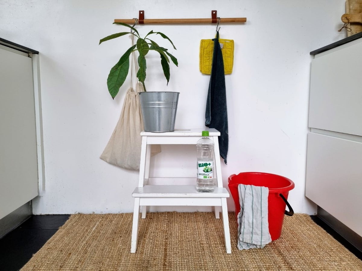 Milieuvriendelijk schoonmaken met natuurazijn.
