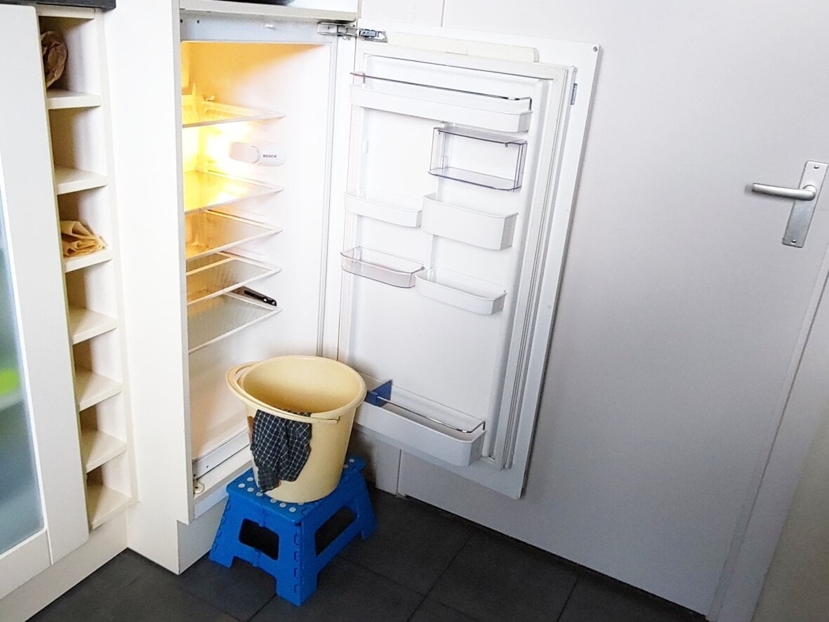 Milieuvriendelijk schoonmaken van de koelkast.