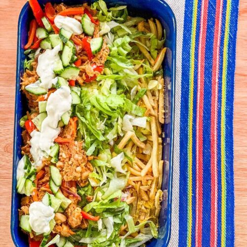 Vegan patatje kapsalon met jackfruit.