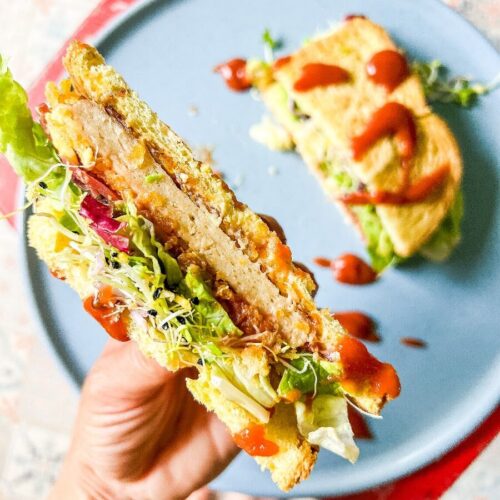 Japanse sandwich met oud brood: vegan Katsu sando.