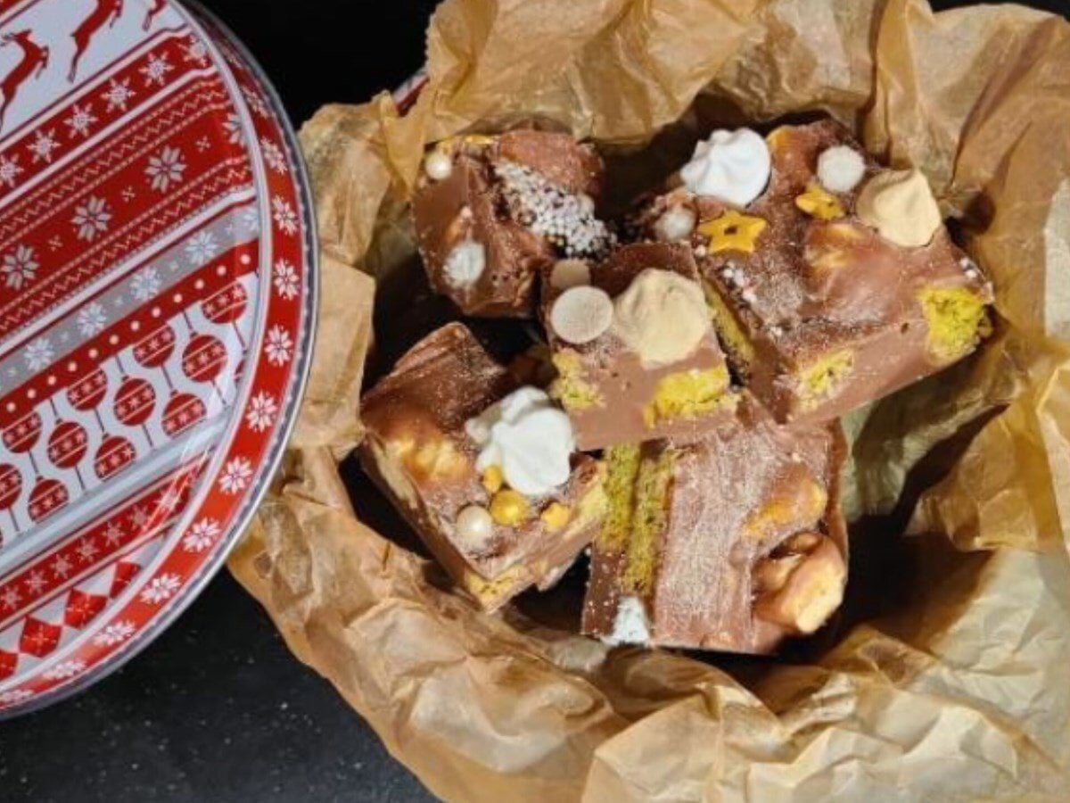 (Veganer) abfallfreier Fudge aus übrig gebliebenen Weihnachtswaffeln und Keksen