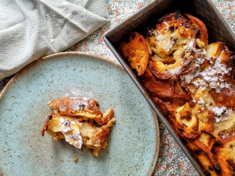 Van overgebleven oliebollen een oliebollenbrood gemaakt.