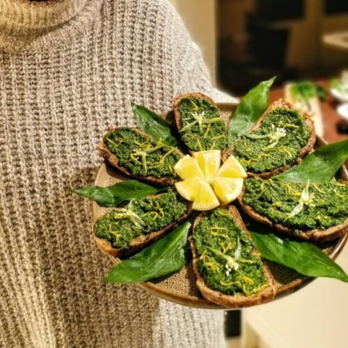 Wildplukpesto van zevenblad en daslook.