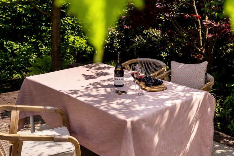 LAZE duurzaam buitentextiel in de tuin.