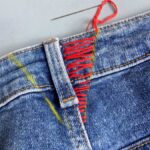 Een te grote jeans kun je makkelijk kleiner maken met figuurnaad.