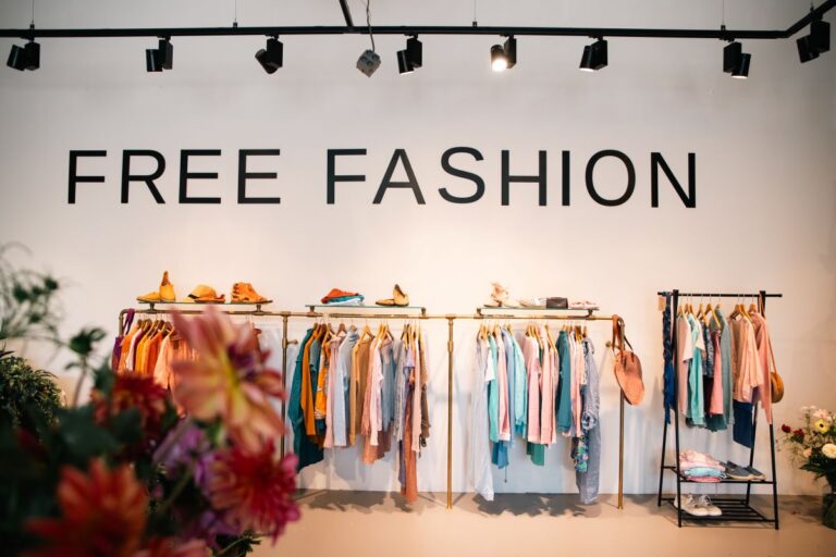 This is Free Fashion, weggeefwinkel.