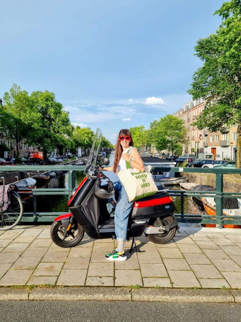 Elektrische scooter van NIU in Amsterdam.