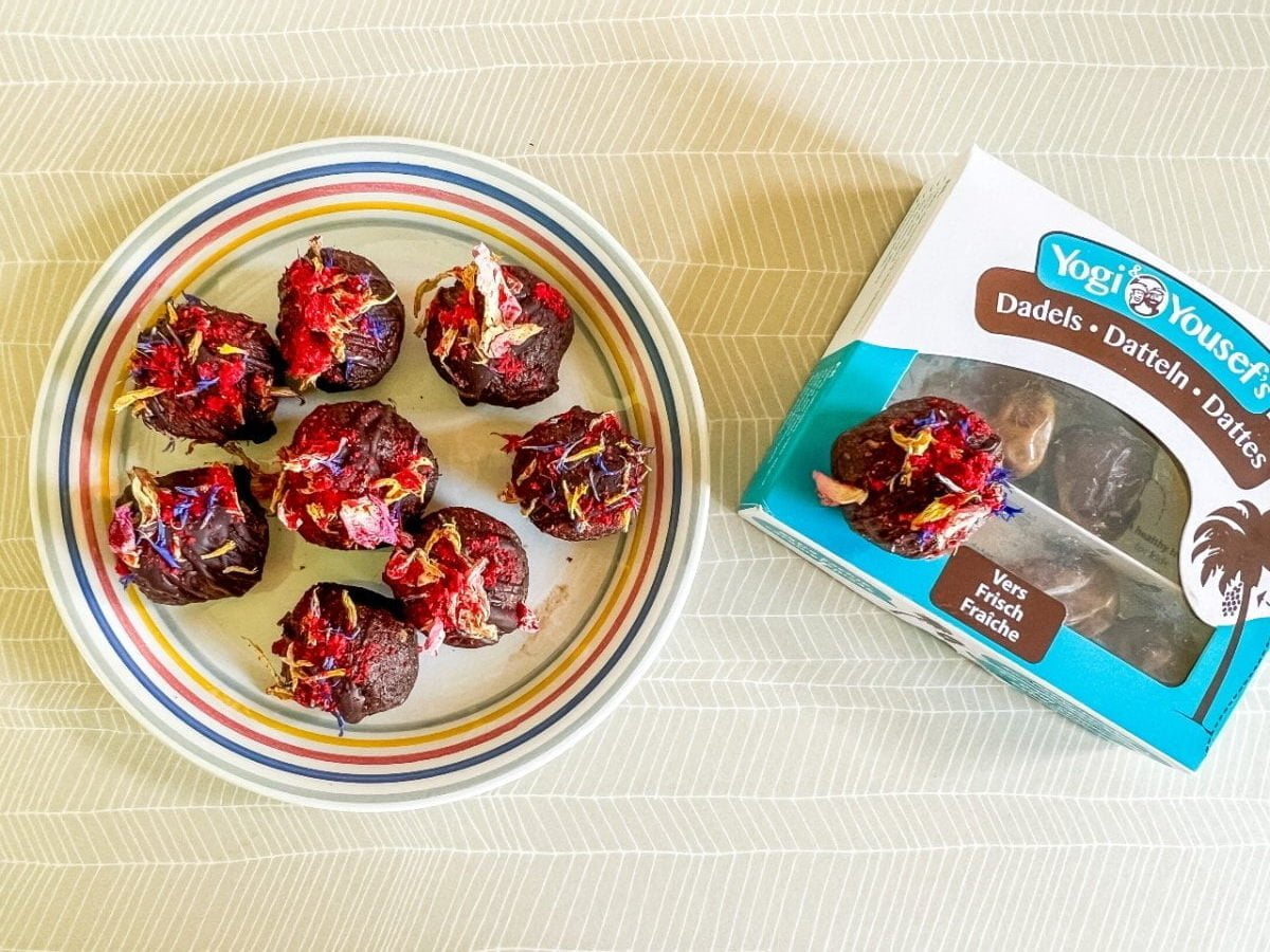 Recept: gezond snoepgoed van dadels zijn deze dadelballetjes.