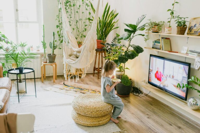 Educatieve kinderseries en tv-programma's op Netflix, NPO en YouTube.
