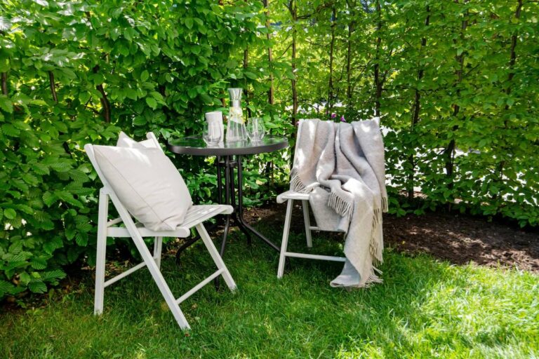 Tuinstoelen milieuvriendelijk schoonmaken.