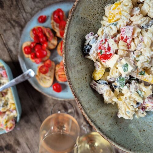Zomerse vegetarische pastasalade.