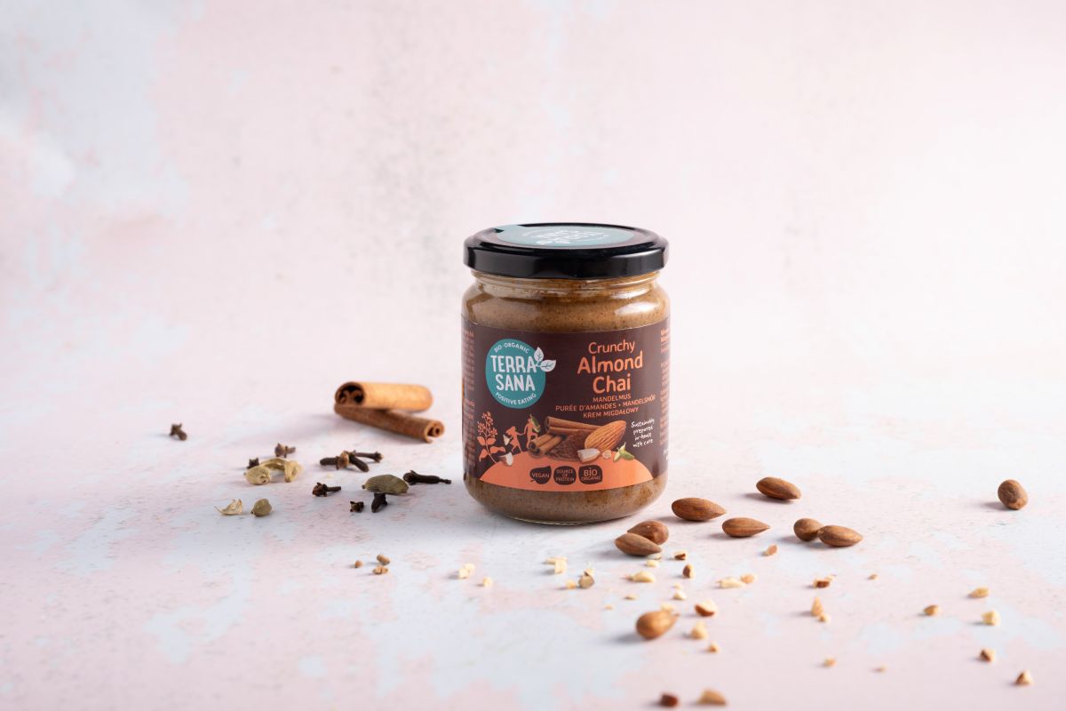 De smaak van Amandel Crunchy Chai notenpasta van TerraSana.