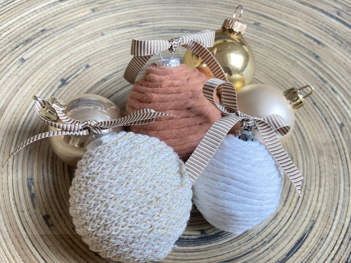 DIY kerstballen maken met touw.