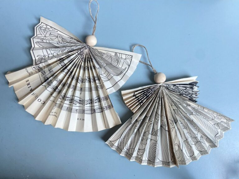 Selbstgemachter Weihnachtsengel aus Altpapier.