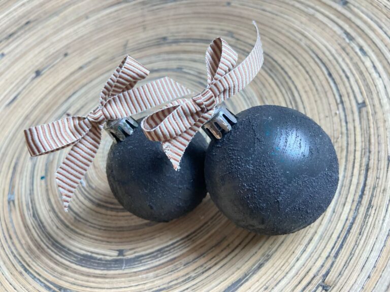 DIY painting old baubles.