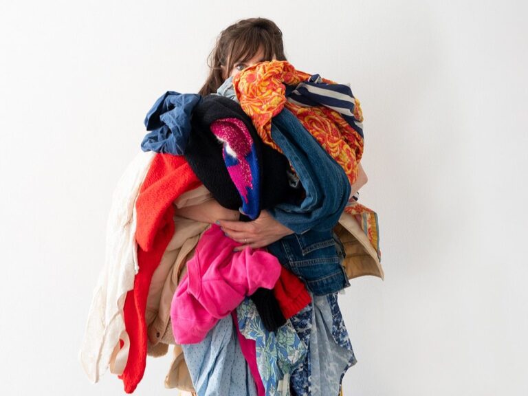 Kleding doneren aan goed doel.